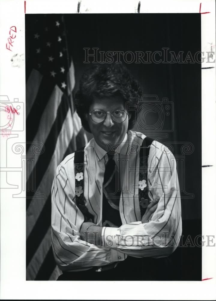 1991 Press Photo Fred Carmen, Mayor of Mayfield Village wearing design clothing. - Historic Images