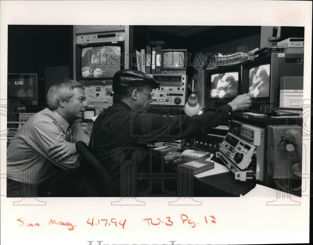 1994 Press Photo TV 3 reporters Tom Beres Stanley Fears - Historic Images