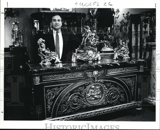 1991 Press Photo Alfred Cali, Curator Wolfs Gallery - Historic Images