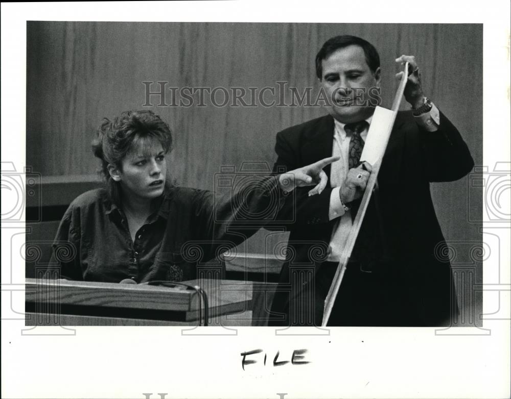 1990 Press Photo Christina Berendsen testifies in murder trial - Historic Images