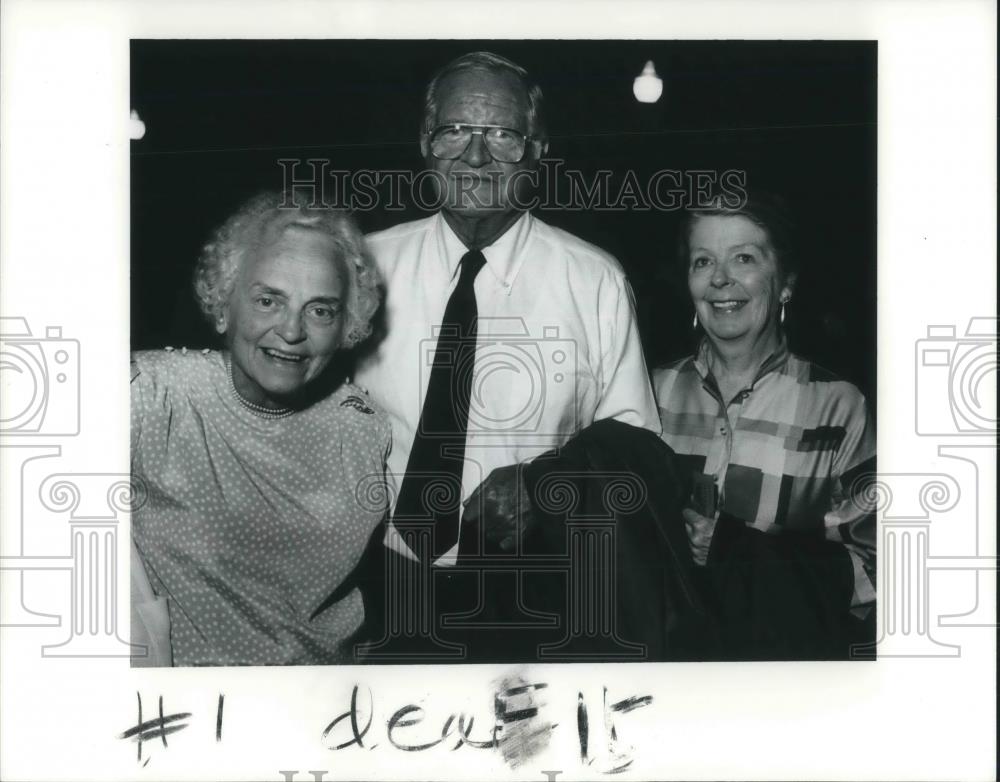 1991 Press Photo Elizabeth Flory Kelly &amp; Board of Trustees Mr &amp; Mrs Cyrus Eaton - Historic Images