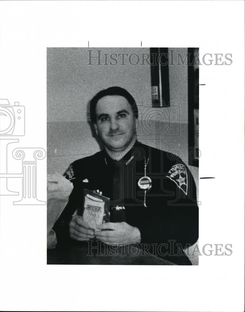 1990 Press Photo Deputy Sheriff Mark Bertone - Historic Images