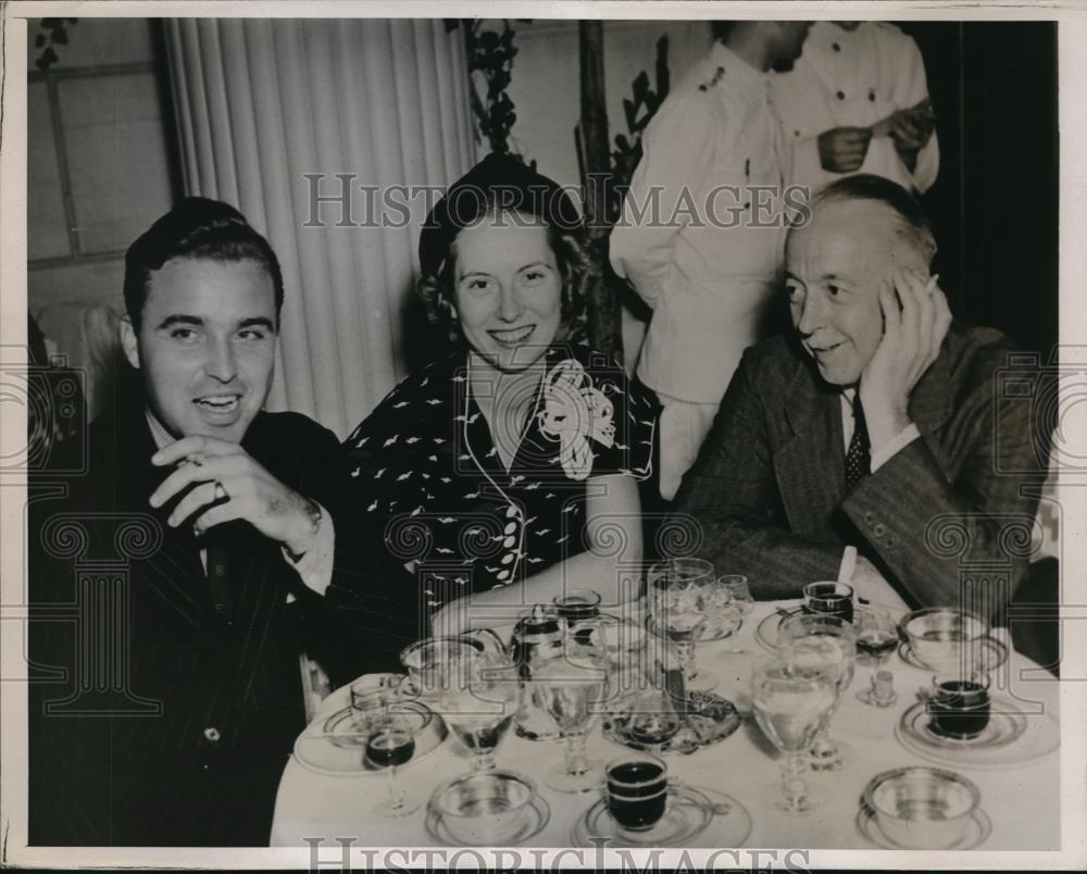 1937 Press Photo Mr. &amp; Mrs. MacGregor having dinner with the Towne couple - Historic Images