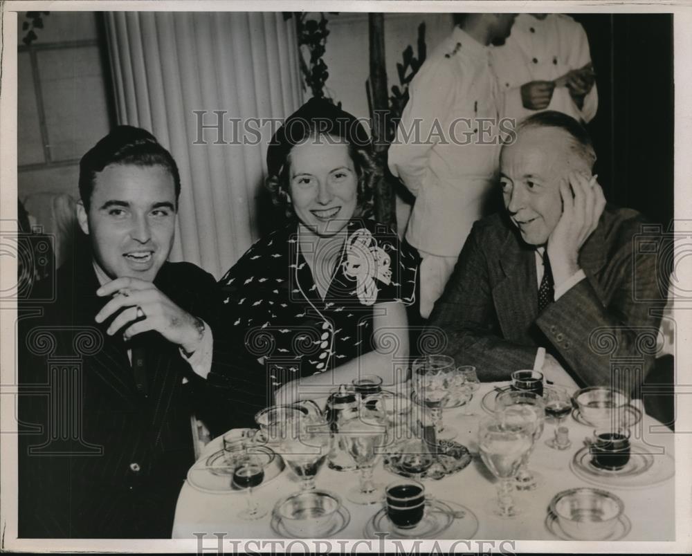 1937 Press Photo Mr. & Mrs. MacGregor having dinner with the Towne couple - Historic Images