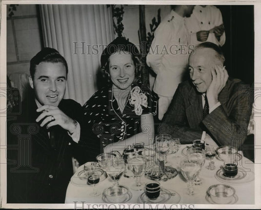 1937 Press Photo Mr. & Mrs. MacGregor having dinner with the Towne couple - Historic Images