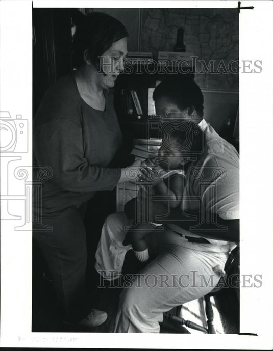 1990 Press Photo Maureen and Raymond DeForest with their adopted Son . - Historic Images