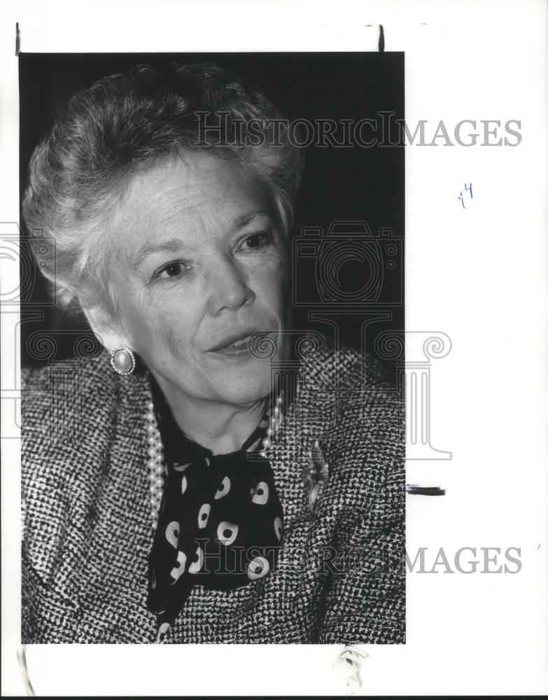 1990 Press Photo Mrs. Murry Bartlett Douglas of Brunschwig &amp; Fils - Historic Images