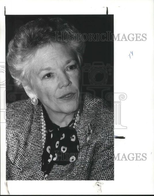 1990 Press Photo Mrs. Murry Bartlett Douglas of Brunschwig & Fils - Historic Images