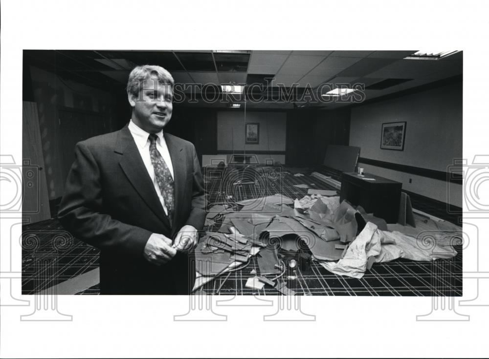 1991 Press Photo Ken Coleman Sheraton Airport Hotel manager - Historic Images