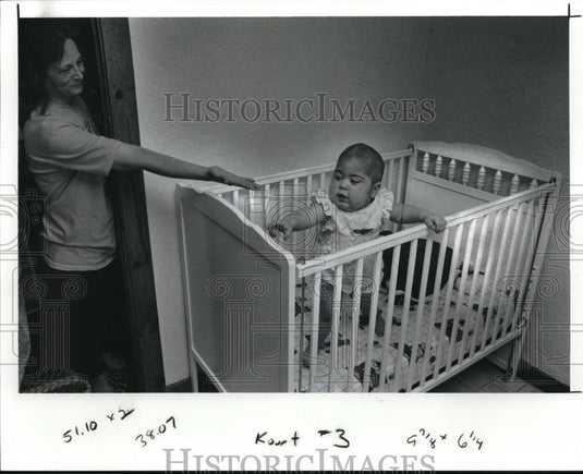 1991 Press Photo Cheryl Brindley with her granddaughter Kourtaney Collins - Historic Images