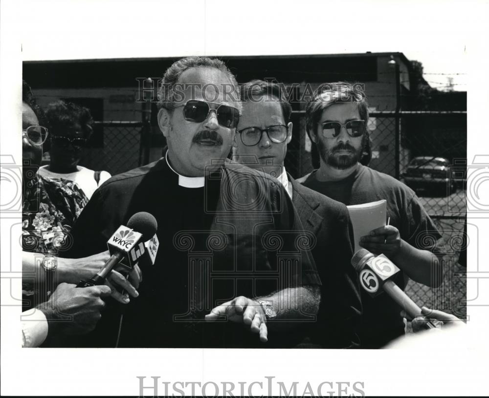 1991 Press Photo Rev. Timothy Crouch speaks out against the Thermal-Trno permit - Historic Images