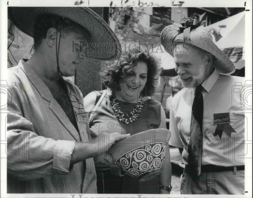 1991 Press Photo Donald Bingham Schmitt, Int designer, J Abady,F Fike - Historic Images