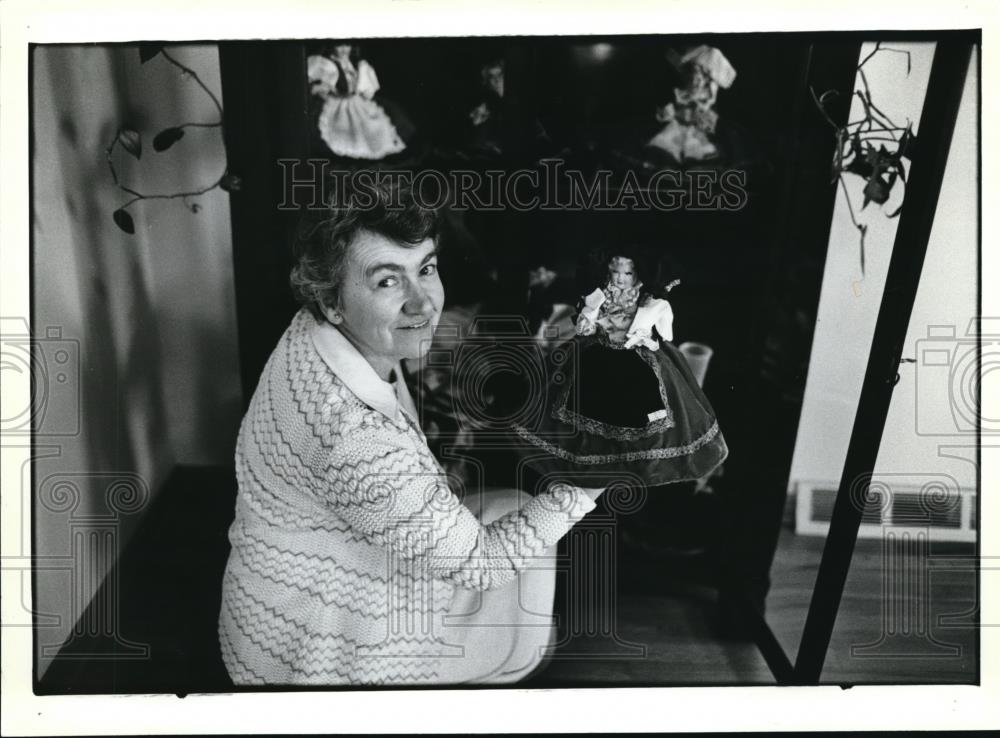1979 Press Photo Madeleine Hamm Dautartas with Doll From Her Collection - Historic Images