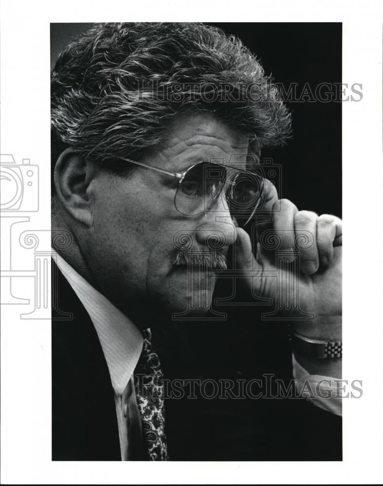 1990 Press Photo Warrenville TWP Police Jack Clark listens at court - Historic Images