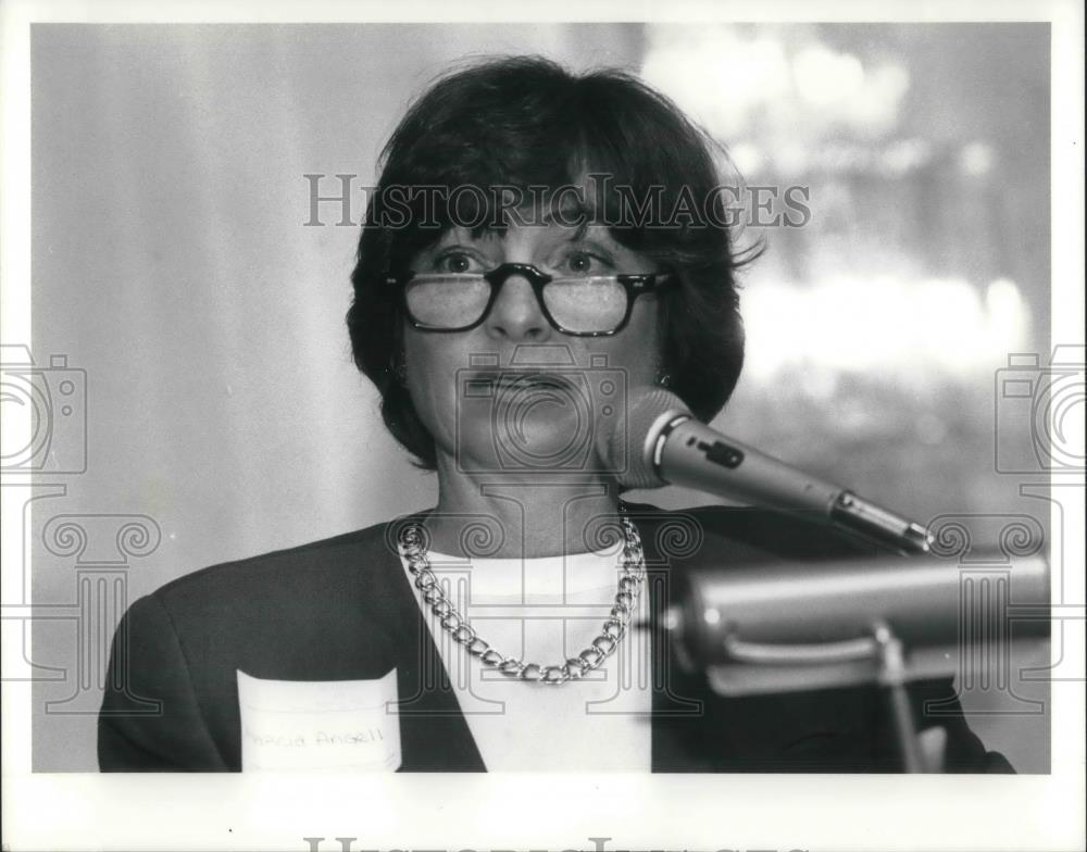 1990 Press Photo Dr. Marcia Angell speaks at the CWRU Session - Historic Images