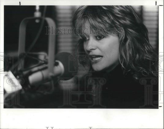 1991 Press Photo WMMS-FM DeeJay Lisa Dillon in studio - cva09030 - Historic Images