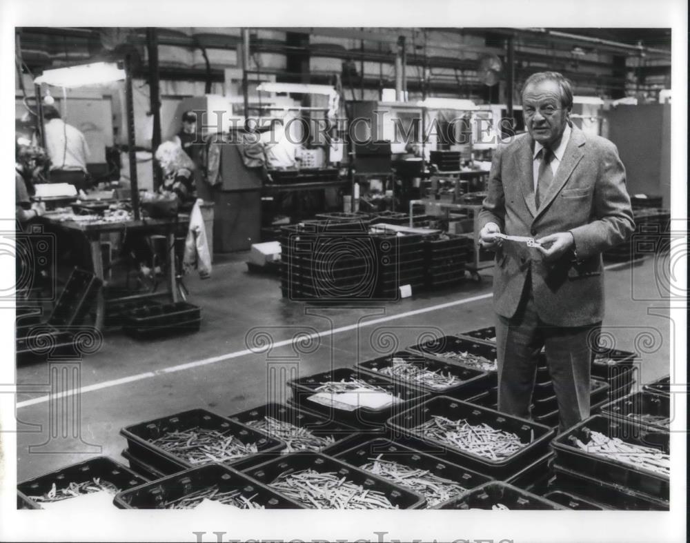 1990 Press Photo Jack Bares of Milbar Corp. - Historic Images