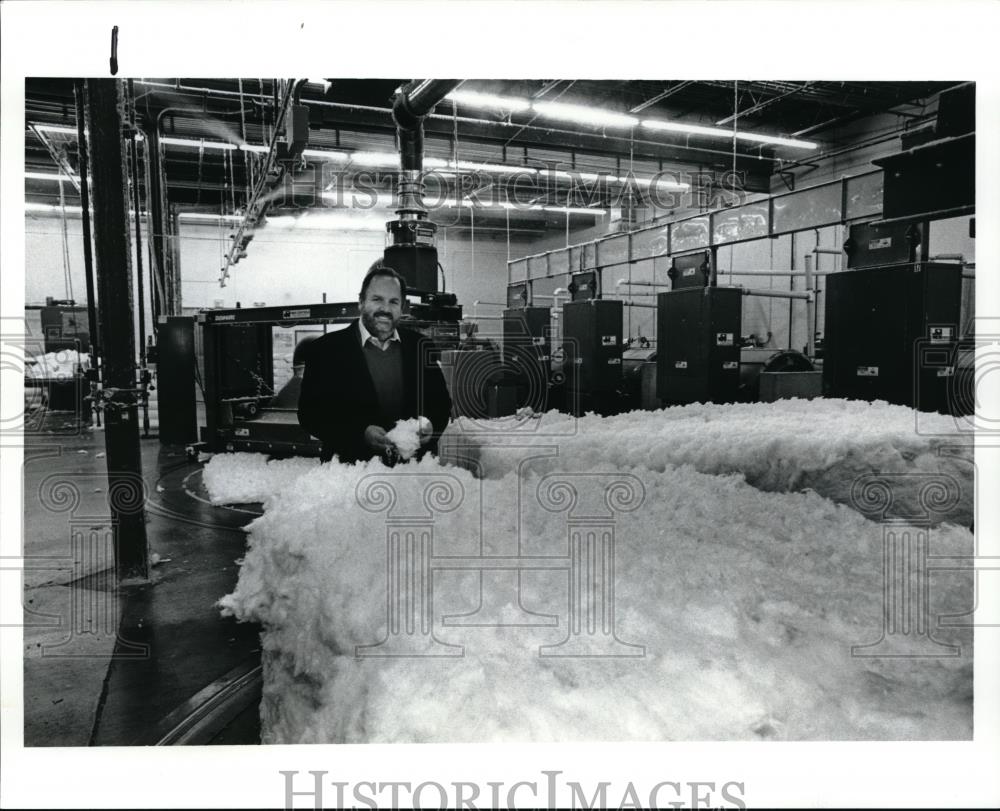 1991 Press Photo robert Bender President of Megas Beauty care Inc. - Historic Images