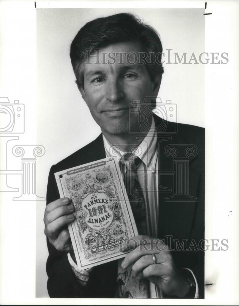 1990 Press Photo Tim Clark Author of the Farmers Almanac. - Historic Images