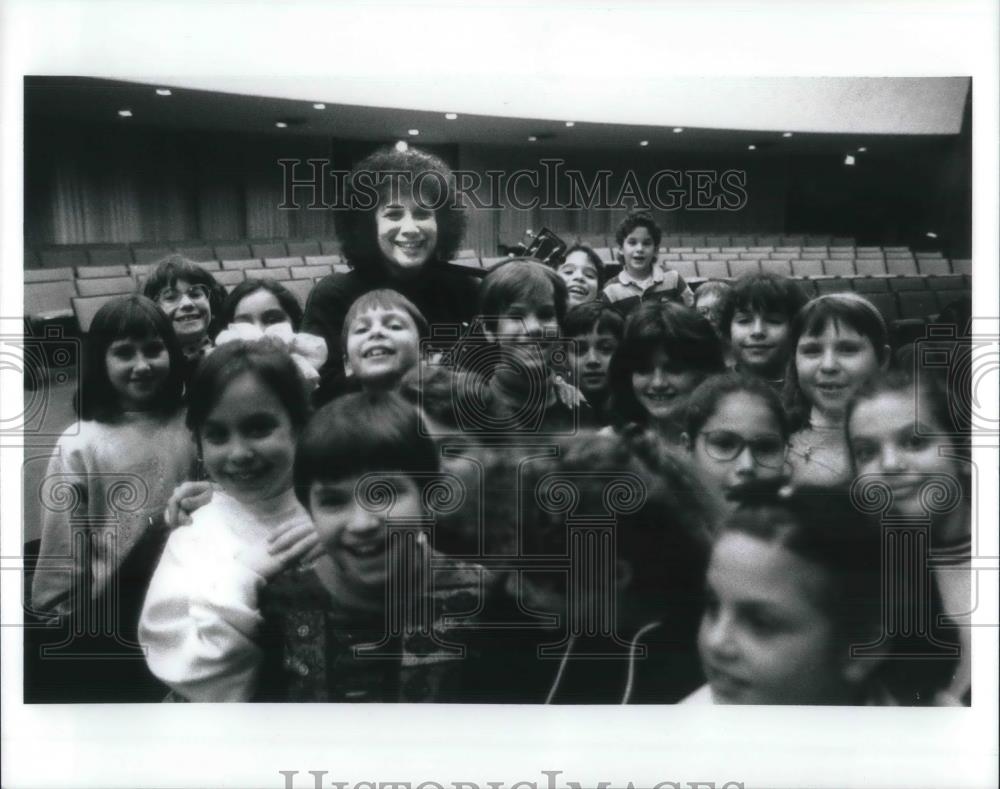 1992 Press Photo Julie Auerbach and Class at Park Synagogue - Historic Images