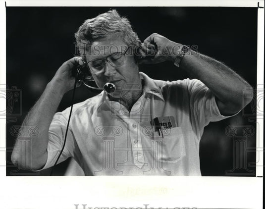 1990 Press Photo Dr. John Bergfiled Preseason Game NY Giants - Historic Images