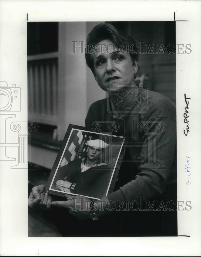 1990 Press Photo Angela Brown sits on porch with photo of her son - cva03166 - Historic Images