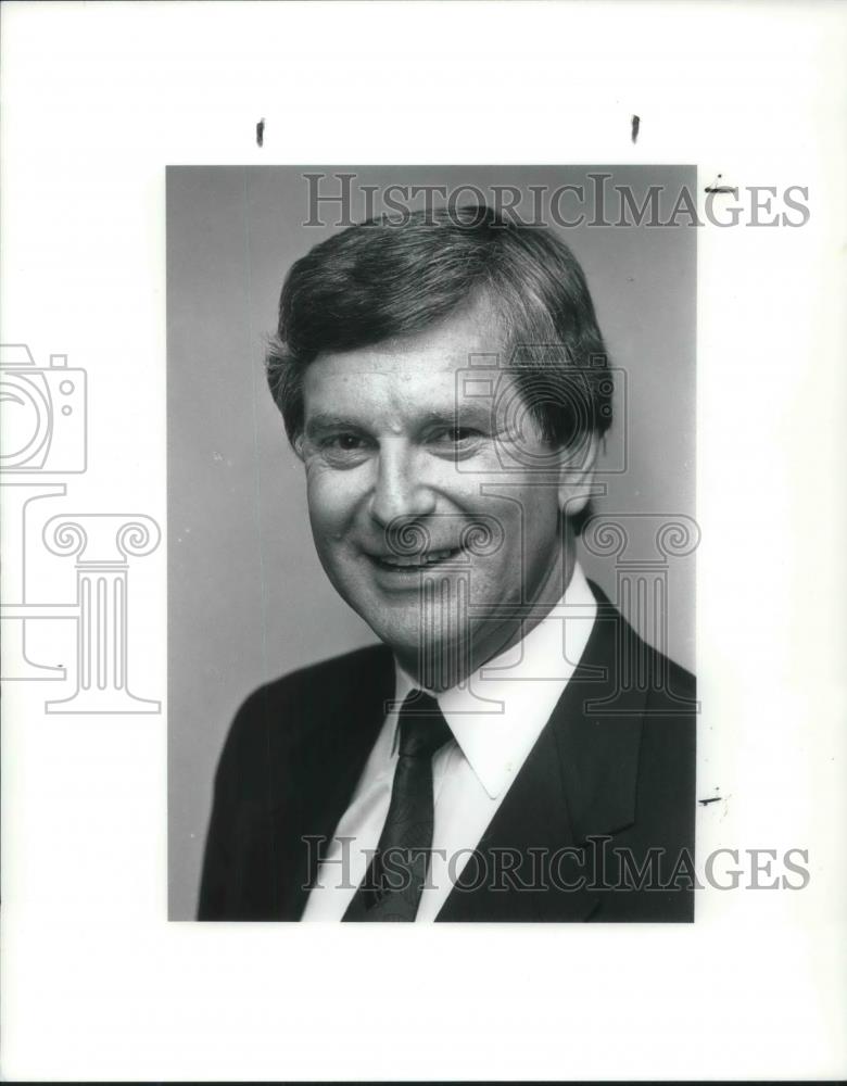 1990 Press Photo Ronald G. Atkey of Toronto Canada/US law Institute. - Historic Images