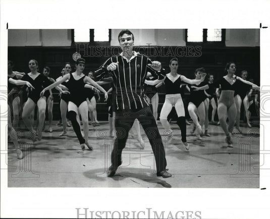 1990 Press Photo Jacques D'Amboise teaches a master class at Akron University - Historic Images