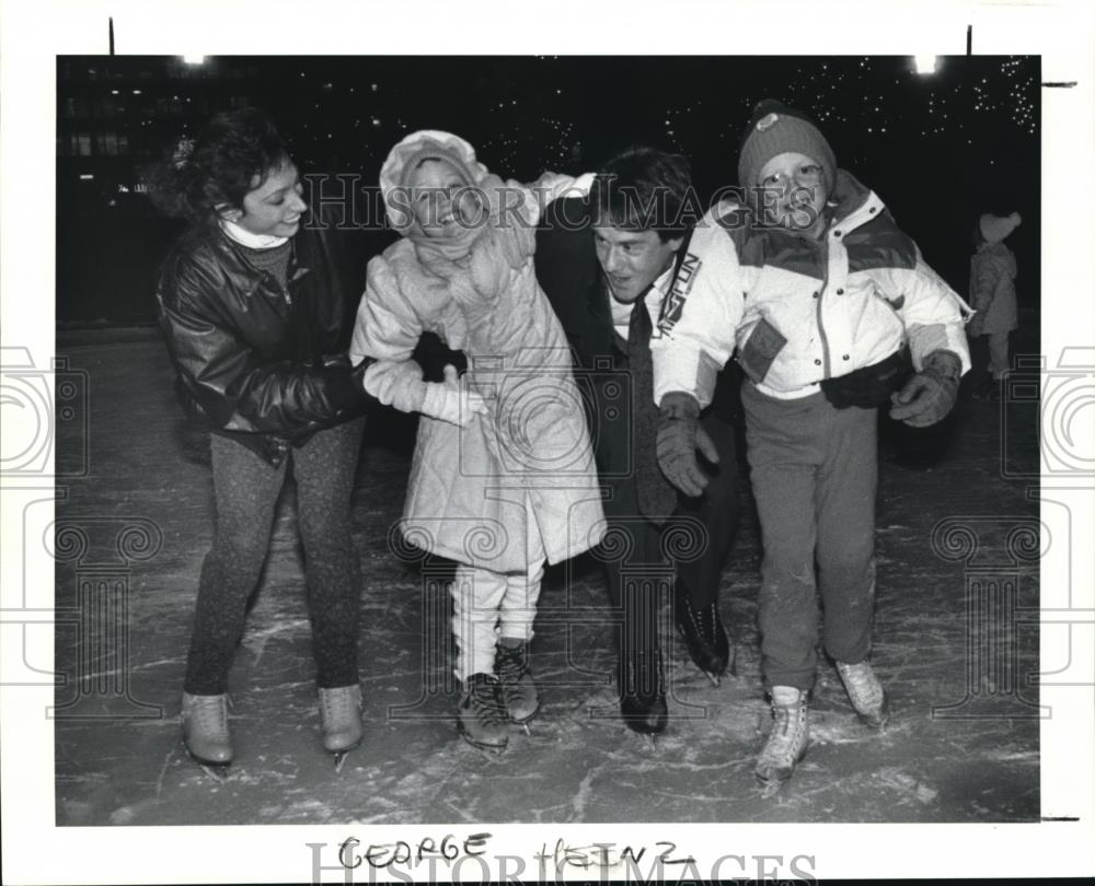 1991 Press Photo Kitty & Peter Carruthers Ice Skate With Ryan Dalic & S Klausner - Historic Images