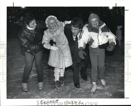 1991 Press Photo Kitty & Peter Carruthers Ice Skate With Ryan Dalic & S Klausner - Historic Images