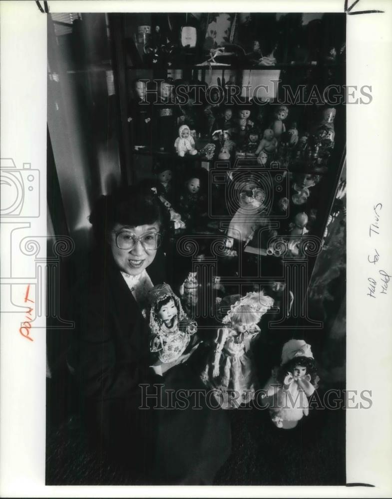 1991 Press Photo Yoshiko Baker with her doll collection - Historic Images