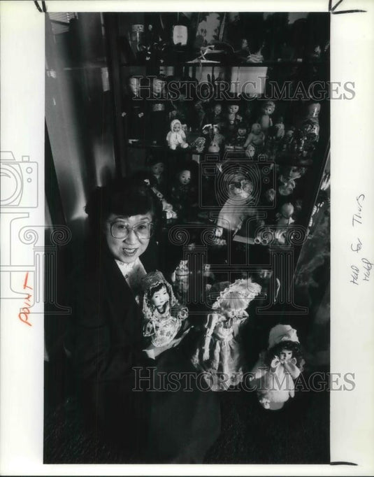 1991 Press Photo Yoshiko Baker with her doll collection - Historic Images