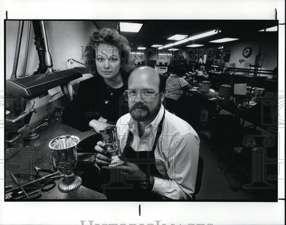 1991 Press Photo Don Basch with Wife Denise with Commemorative Cup Made - Historic Images