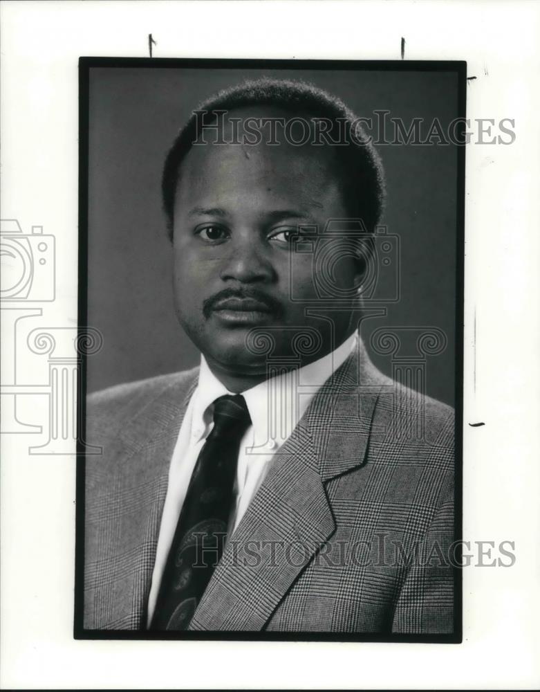 1990 Press Photo Head of Mid-America Consulting Group, Andrew J. Banks - Historic Images