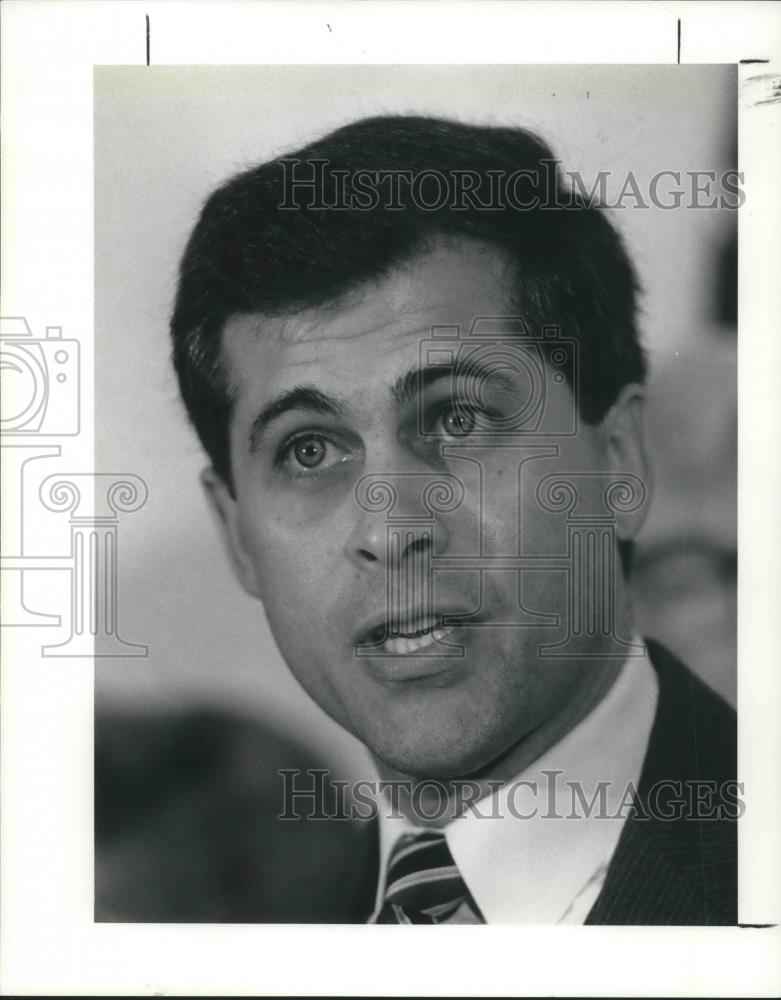 1991 Press Photo Sen. Dennis Eckart, announces his retirement from politics - Historic Images