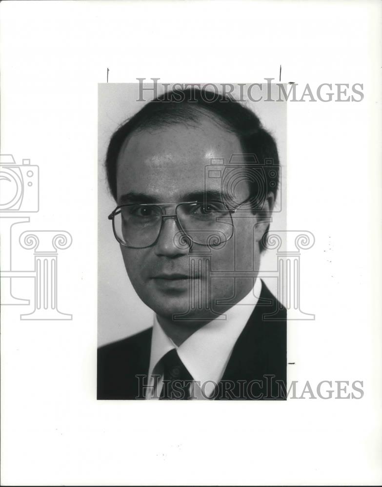 1990 Press Photo John D. Dickey, quality control director for Unified Technology - Historic Images