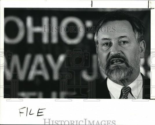 1990 Press Photo Governor Richard Celeste holds a press conference - cva06422 - Historic Images