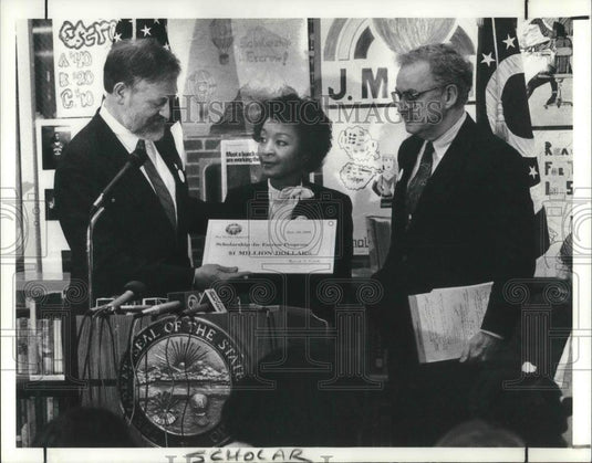 1990 Press Photo Rosie N. Doughty, John F. Lewis, Gov. Richard Celeste - Historic Images