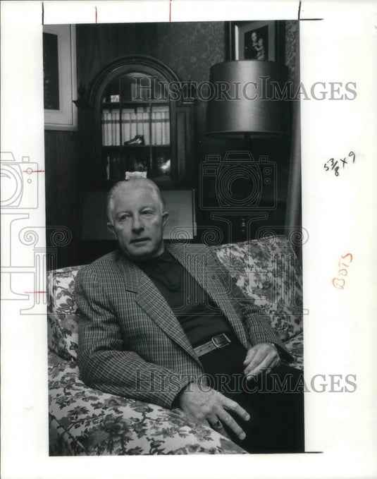 1991 Press Photo Timothy M. Backe Reporter of Drexler. - Historic Images