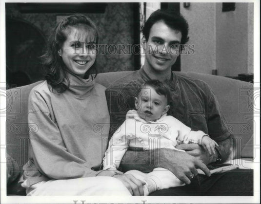 1991 Press Photo Cleveland ballet dancer Linda Adolphi, husband Paul & baby Jen - Historic Images