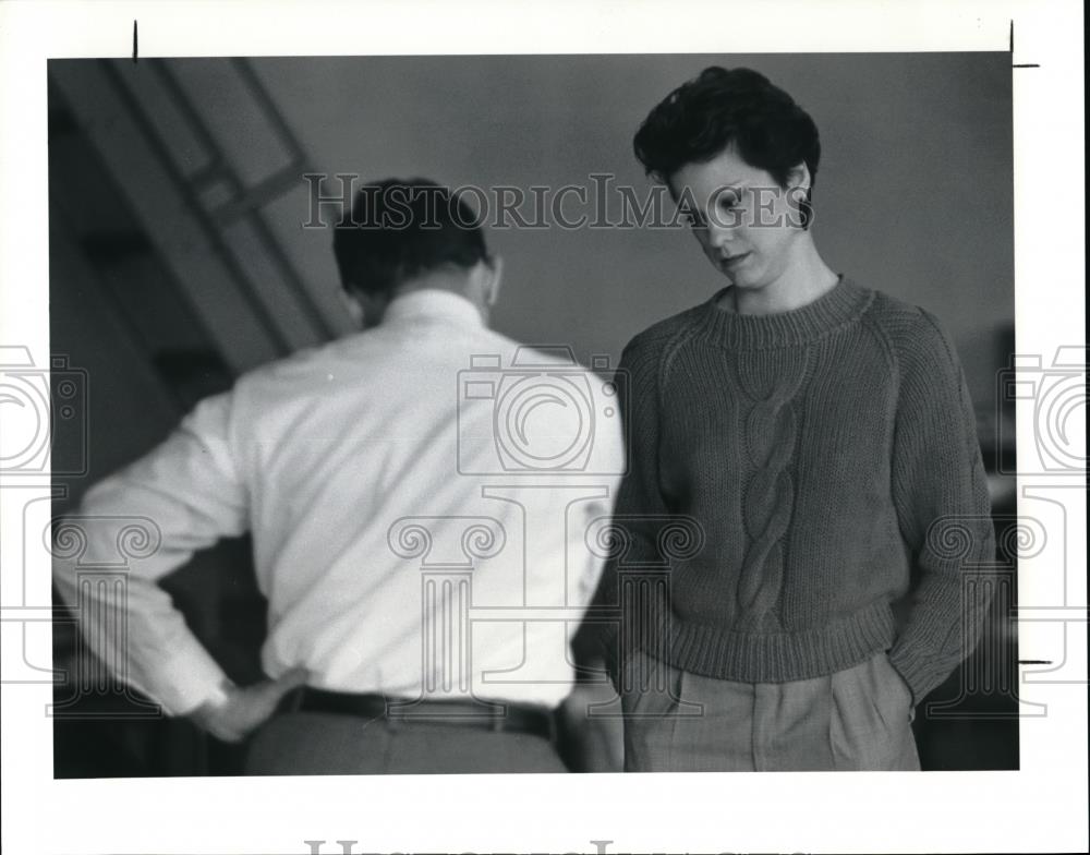 1991 Press Photo David Bamberger speaking with Marla Berg - Historic Images