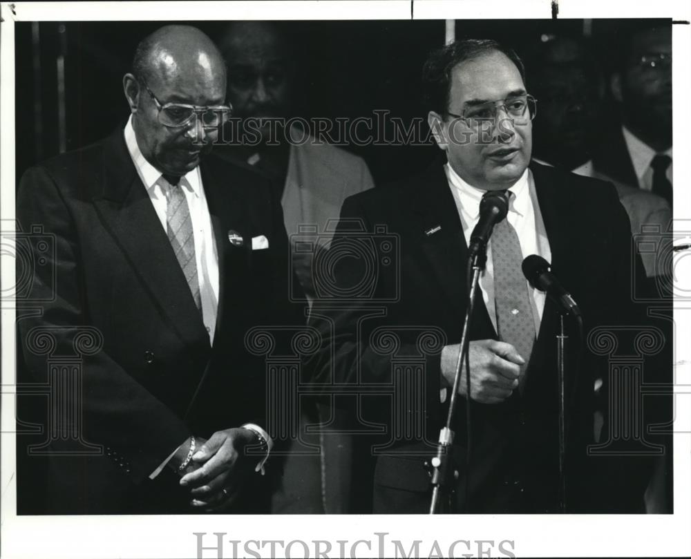 1990 Press Photo US Rep Louis Stokes &amp; Attny General Anthony Celebrezze Jr - Historic Images