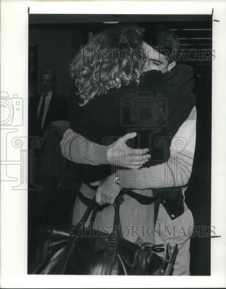 1991 Press Photo Capt Michael I. Artbauer returns from Persian Gulf - Historic Images