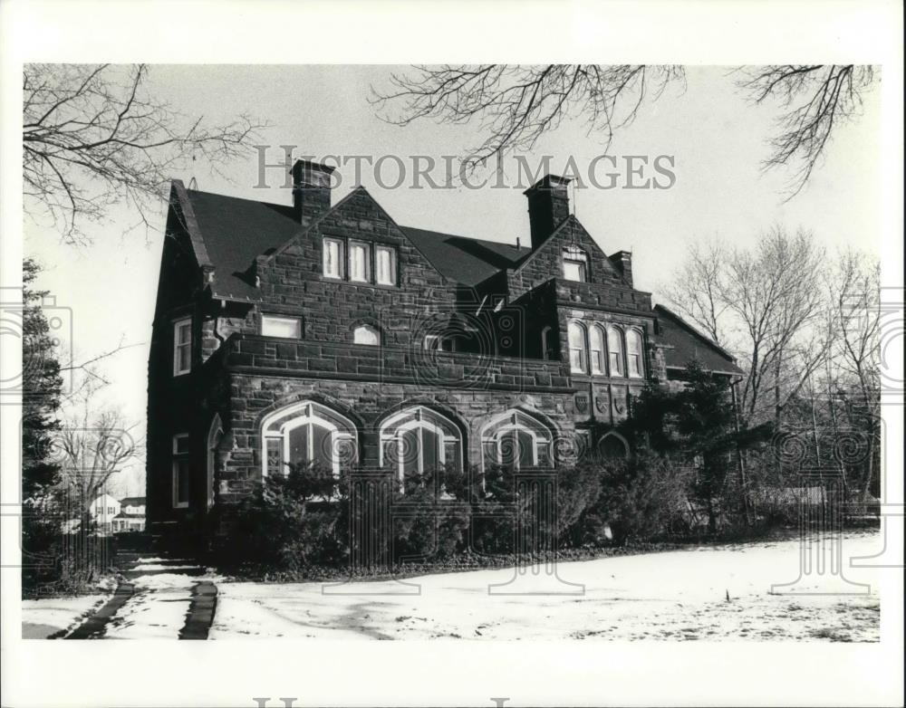 1990 Press Photo John Hartness Brown Stone Mansion, a registered landmark. - Historic Images