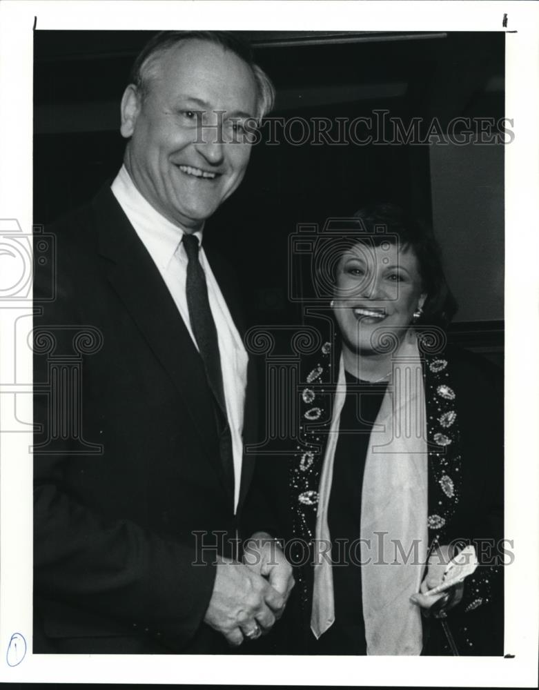 1991 Press Photo Richard Celeste with the host of the party - cva06640 - Historic Images