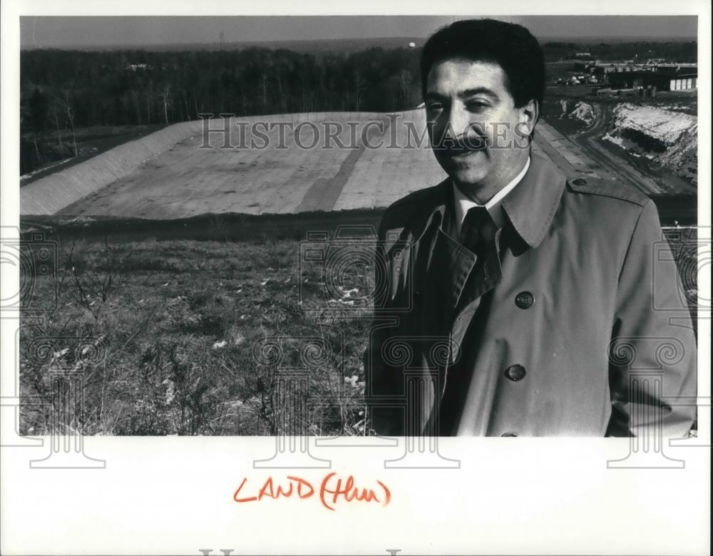 1991 Press Photo Landfill inspector Erv Ball - Historic Images