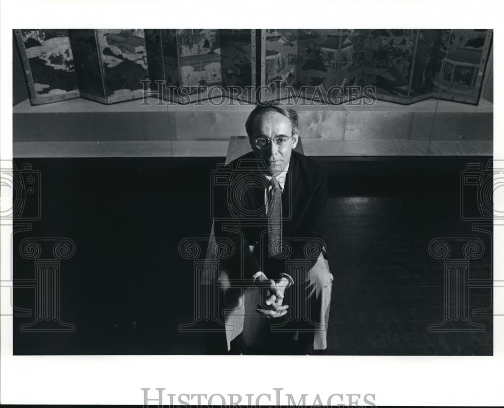 1991 Press Photo MIchael Cunningham Chief Curator of Aisian Art - Historic Images