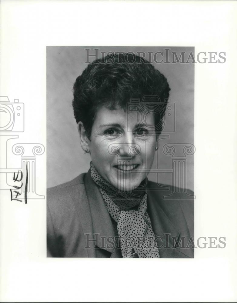 1990 Press Photo Merial Bradford speaker at the Canada/US Law Institute - Historic Images