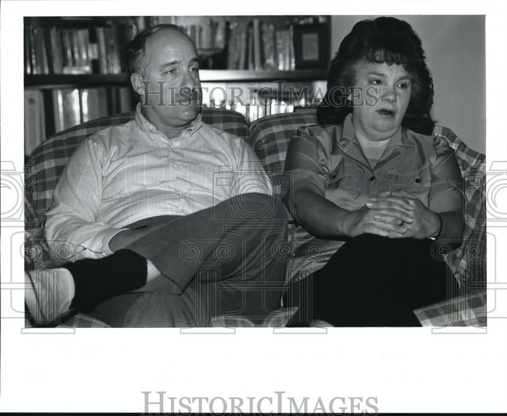 1992 Press Photo Michael Currier Former Catholic Priest And His Wife Joan - Historic Images