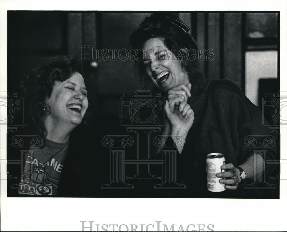 1990 Press Photo Donna Daly &amp; Leslie Ayvazian - Historic Images